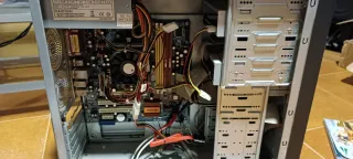 Ordenador completo con monitor, teclado y ratón