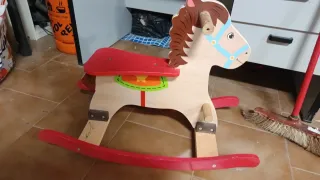 Caballo balancín de madera para niños