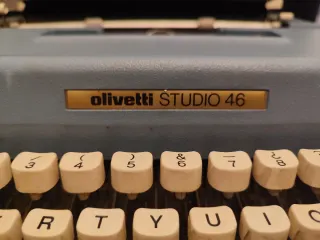 Máquina de escribir Olivetti Studio 46