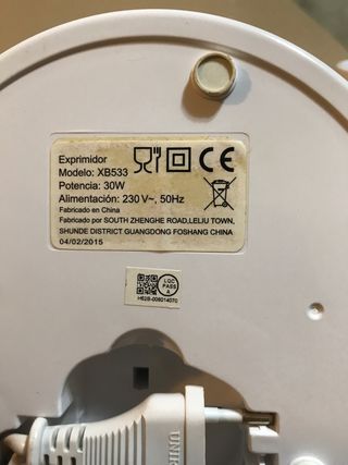 Exprimidor eléctrico blanco