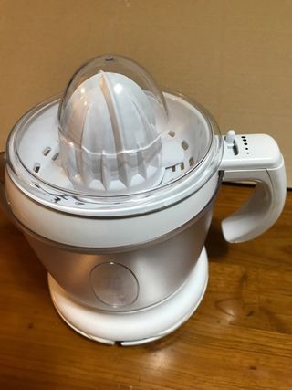 Exprimidor eléctrico blanco