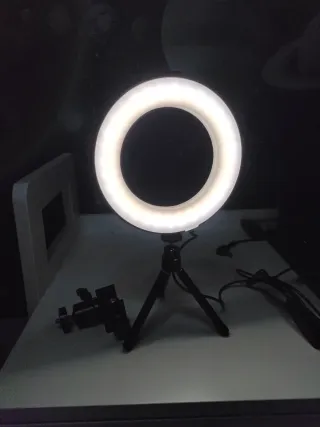 Aro de luz con trípode y pinza