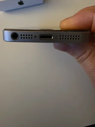 iPhone SE Negro/Plateado