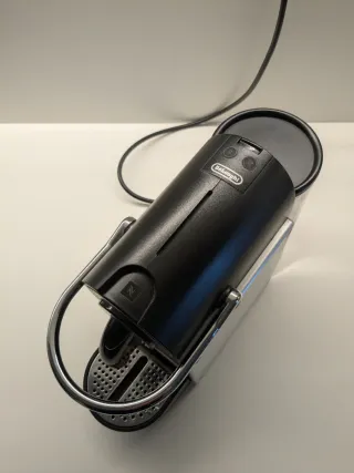 Cafetera Nespresso DeLonghi con cápsulas