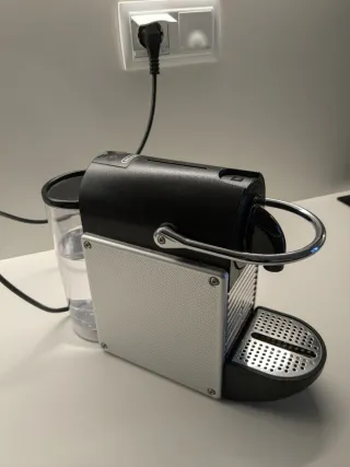 Cafetera Nespresso DeLonghi con cápsulas