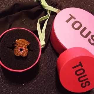 Anillo Tous Oso Dorado con Corazón Rosa