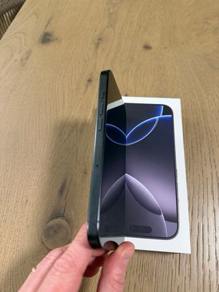 iPhone 16 Pro 128GB Nero.