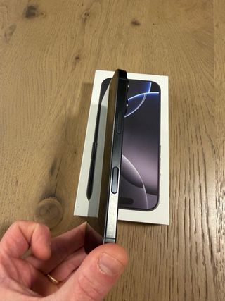 iPhone 16 Pro 128GB Nero.