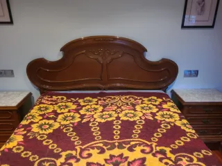 Dormitorio antiguo vintage en buen estado.