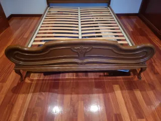 Dormitorio antiguo vintage en buen estado.