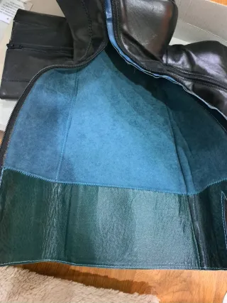 Botas altas de piel negras