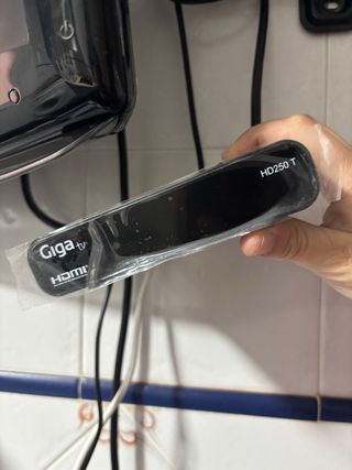 Televisor Samsung 21 con soporte pared y HD