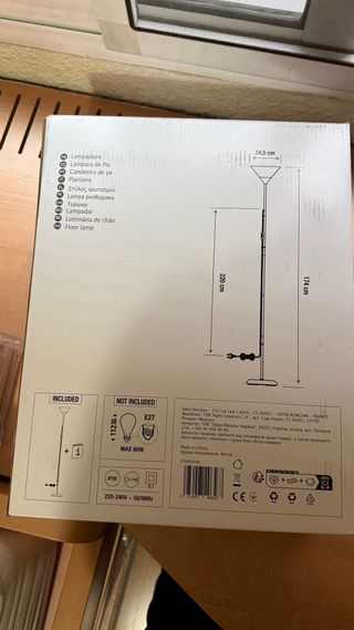 Lámpara de pie Basic - Nueva en caja