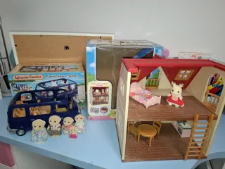 Lote Sylvanian Families: Coche y Casa