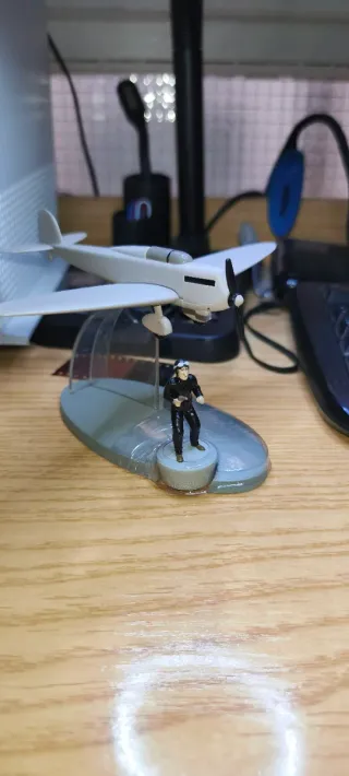 Avión Tintin con funda protectora