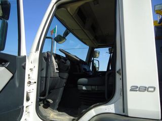 Volvo FL 240-CAMIONES GRUAS