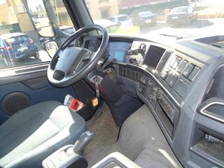 Volvo FM 330-CAMIONES GRUAS