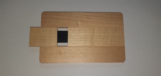 Chiavetta USB 2GB Legno Oliver Peoples