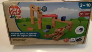 Circuito de canicas de madera