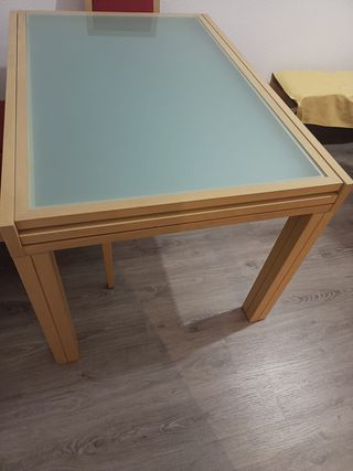 Mesa comedor madera y cristal y mesita de centro