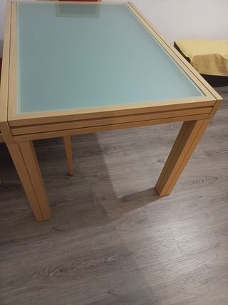 Mesa comedor madera y cristal y mesita de centro