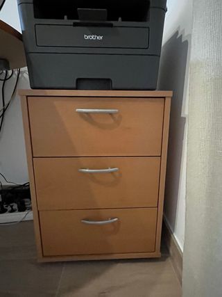 Mesa de estudio y cajonera de madera y metal