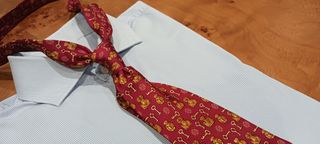 CORBATA LOEWE, SEDA NATURAL, COLOR BURDEOS.