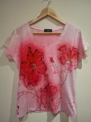 Camiseta Roberto Verino flores rosa y roja
