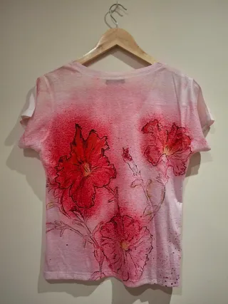 Camiseta Roberto Verino flores rosa y roja