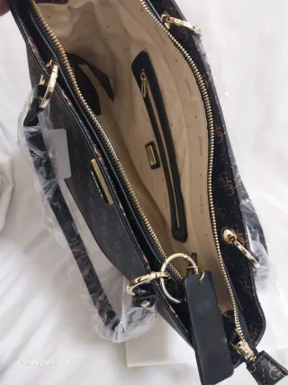 Bolso Guess Marrón y Dorado