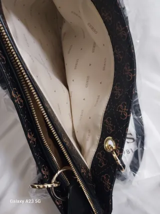 Bolso Guess Marrón y Dorado