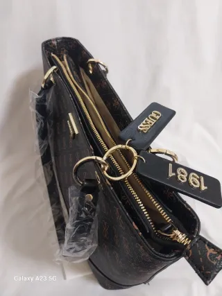 Bolso Guess Marrón y Dorado