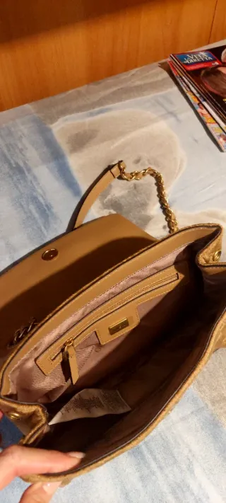 Borsa Guess velluto marrone e oro