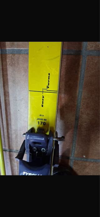 Esquís 170 cm + botas Talla 36 + Bastones