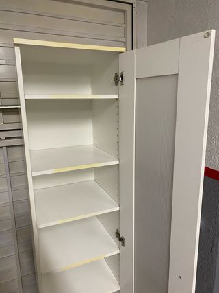 Mueble columna baño blanco con puerta