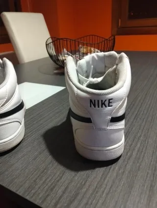 Zapatillas Nike Blancas y Negras