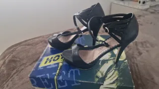 Zapatos/Sandalias de tacón negras. Talla 38