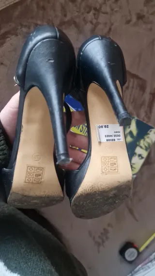 Zapatos/Sandalias de tacón negras. Talla 38