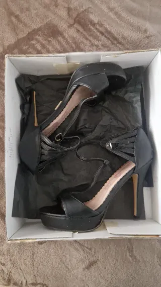 Zapatos/Sandalias de tacón negras. Talla 38