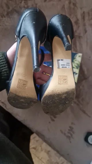 Zapatos/Sandalias de tacón negras. Talla 38