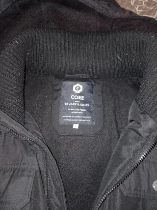 Abrigo CORE Negro con Capucha