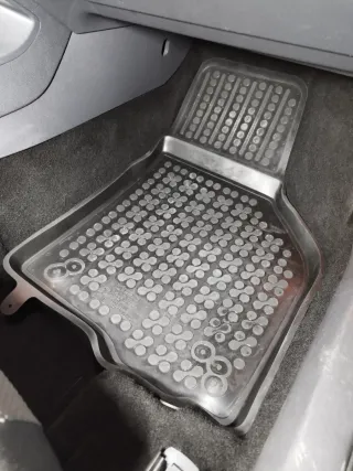 Alfombrillas goma tipo cubeta coche