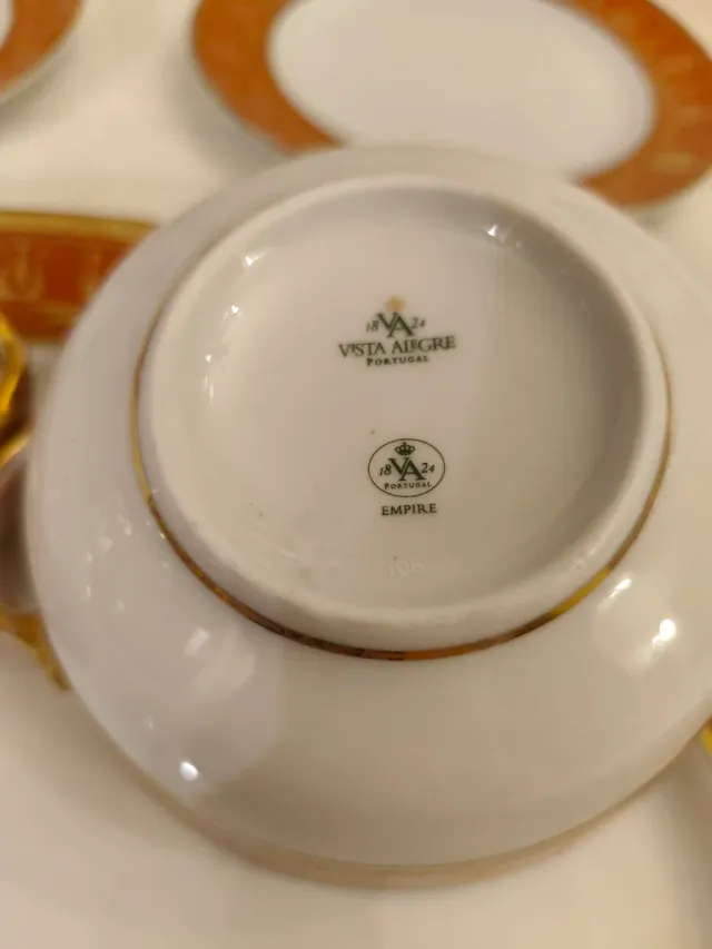 Vista Alegre Empire Red Vajilla