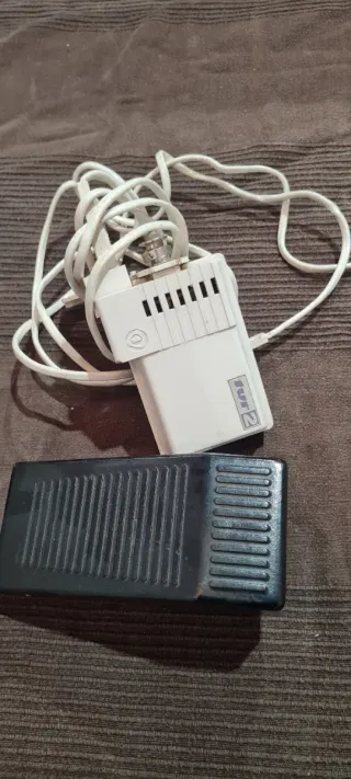 Motor y pedal máquina de coser