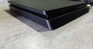 PS4 (PlayStation 4) y 2 Mandos