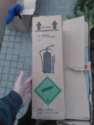 Armario para extintor X 2 mas extintor de 6kg