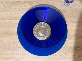 Plato azul y Jarrón cristal/plata