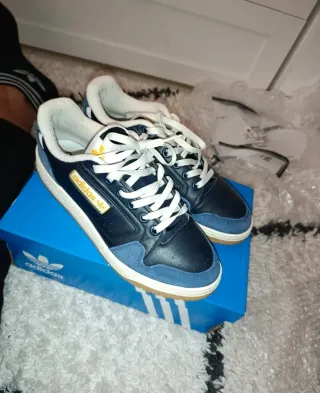 Adidas Zapatillas Deportivas Azul Marino y Beige
