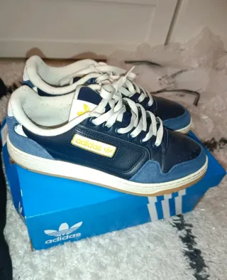 Adidas Zapatillas Deportivas Azul Marino y Beige
