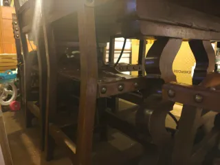 Mesa y 4 sillas rústicas madera y cuero